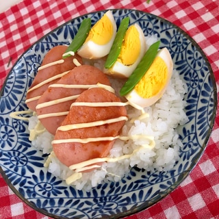 ソーセージとゆで卵のぶっかけ丼★